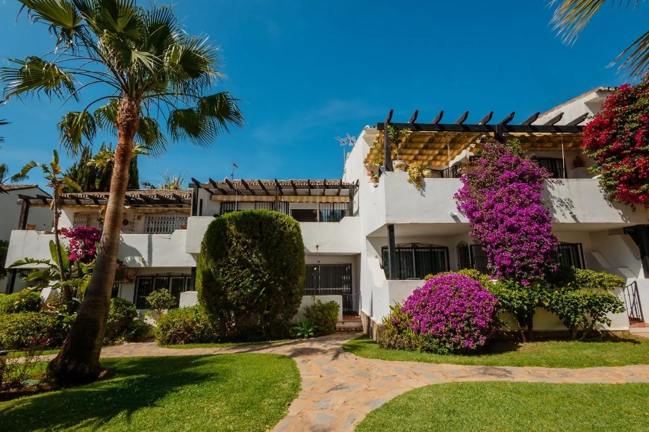 Apartment Vacation Home In The Best Location, With Terrace, Pool And Bbq, In Marbella Center
