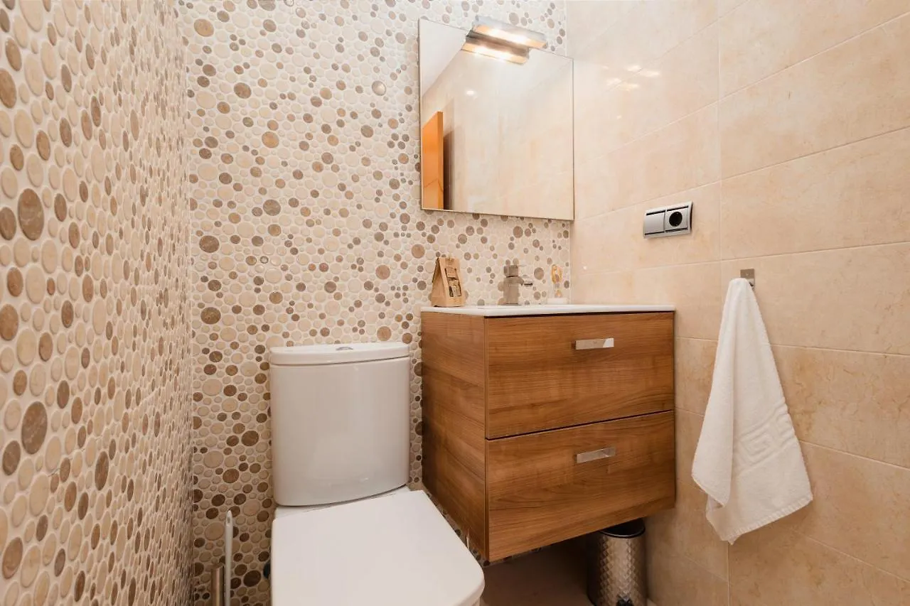 Apartment Vacation Home In The Best Location, With Terrace, Pool And Bbq, In Marbella Center