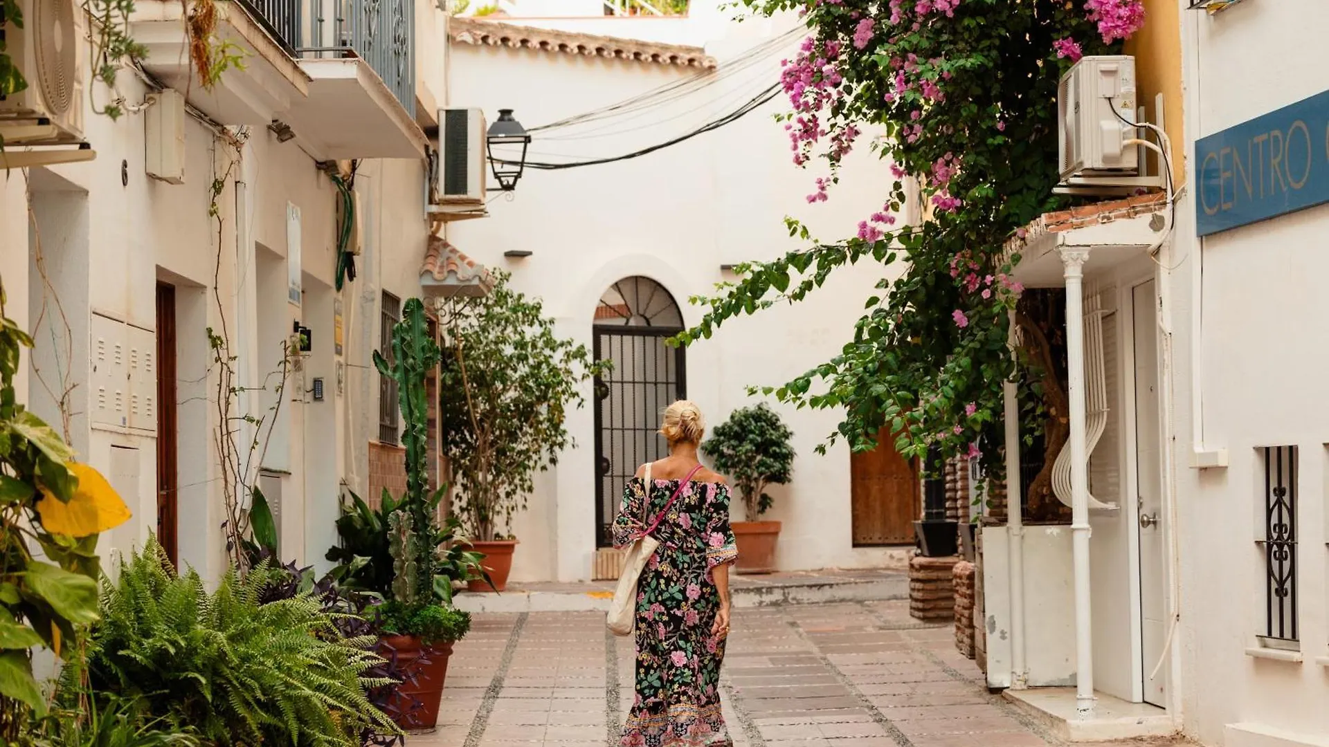 Vacation Home In The Best Location, With Terrace, Pool And Bbq, In Marbella Center Apartment